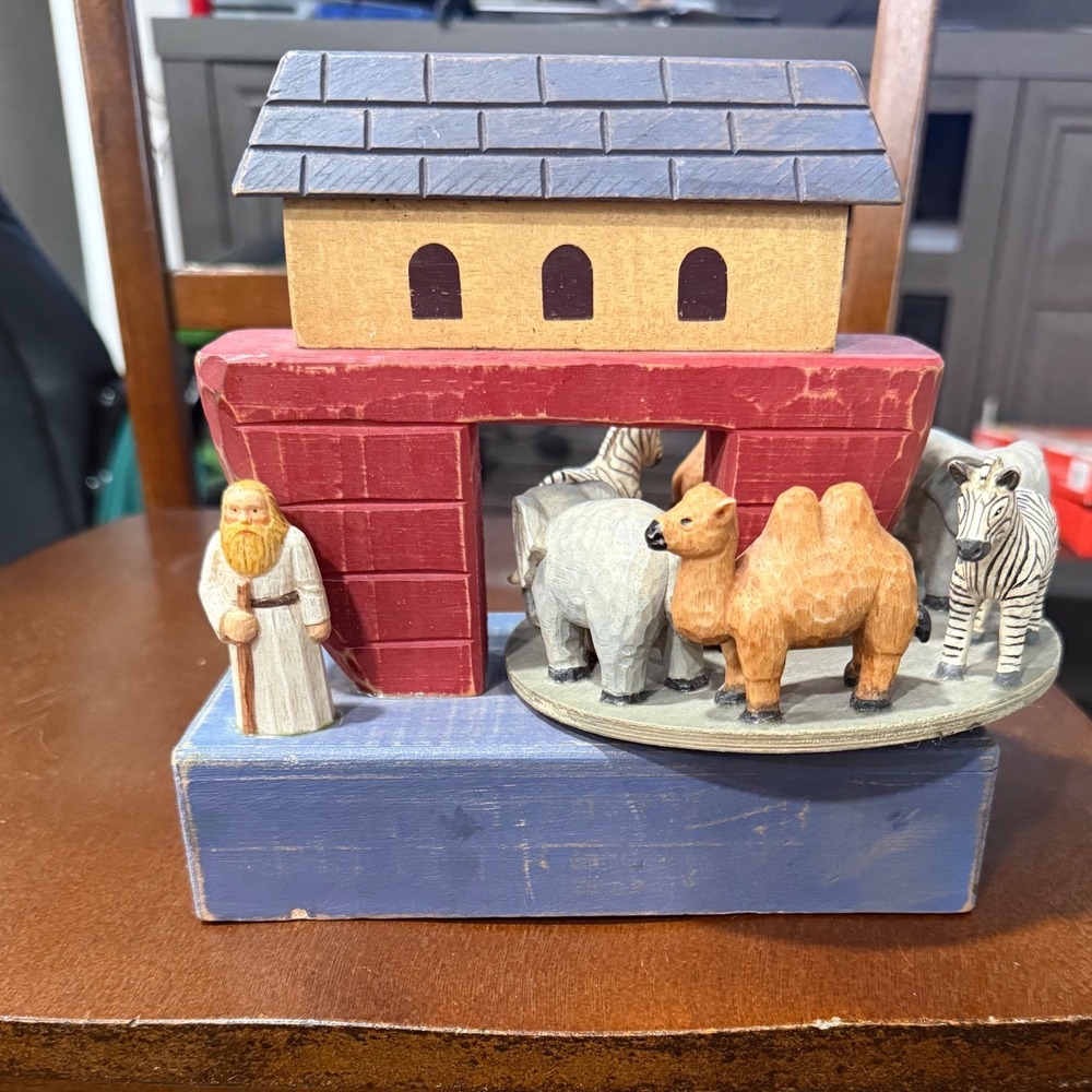 Vintage Noah's Ark Music Box with Noah and Animals‎ Wooden Carving